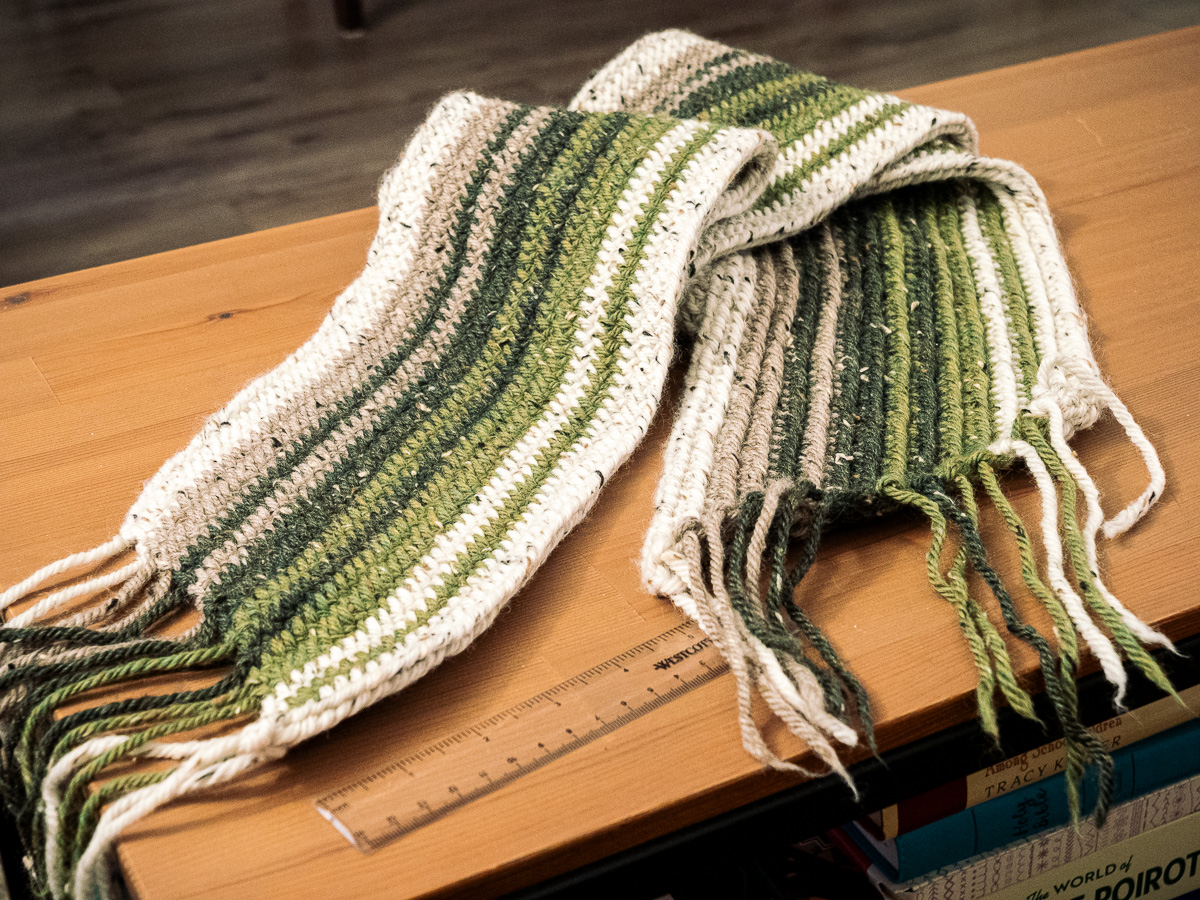My second nalbound scarf