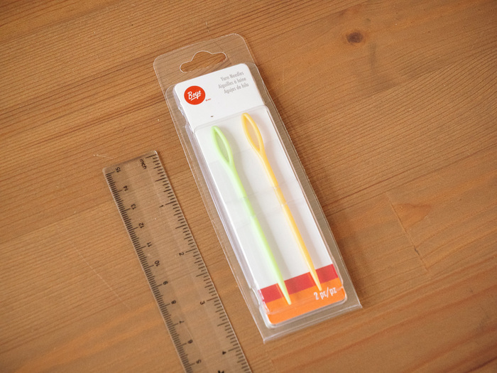 A 2-pack of plastic tapestry needles