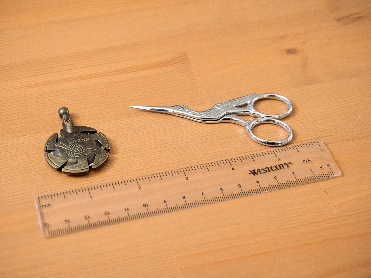 Yarn cutter and embroidery shears